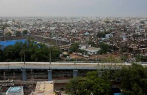 ओवरब्रिज पर 90 डिग्री का अंधा मोड़, भविष्य में ब्लैक स्पॉट होगा साबित
