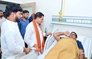 विधायक गजेंद्र यादव बैडमिंटन खेलते समय हो गए घायल
