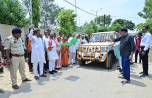 उप मुख्यमंत्री अरुण साव ने सोलर बैटरी वाहन को हरी झंडी दिखाकर किया रवाना