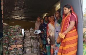 बेमेतरा : ग्रामीण क्षेत्र में प्लास्टिक कचरे का सुरक्षित निपटान बना आय का साधन