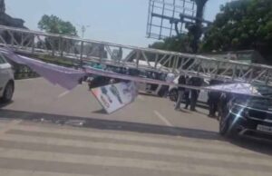 विश्व साइकिल दिवस पर आयोजित कार्यक्रम में हादसा, सेटअप गिरा, मजदूर को आई चोट
