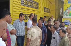 जीएसटी विभाग की लगातार छापामार कार्रवाई के खिलाफ सड़क पर उतरा व्यापारी संघ