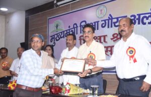 स्कूलों में ज्वाइन करने लगे युक्तियुक्त शिक्षक, ग्रामीणों व बच्चों में खुशी का माहौल