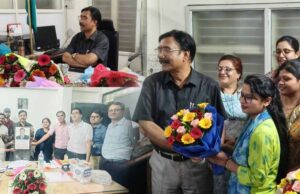 कार्यकाल के अंतिम दिन सी एम एच ओ भोपाल डॉ तिवारी ने अधिकारियों और कर्मचारियों के साथ की बैठक