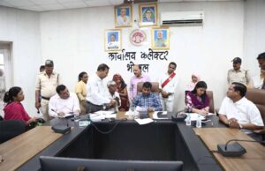जनसुनवाई में 126 आवेदन प्राप्त हुए, कलेक्टर ने सुनी आवेदकों की समस्याएं