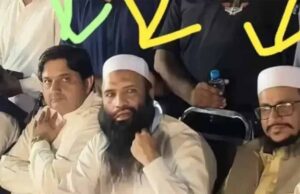 पाकिस्तान के पंजाब प्रांत की विधानसभा के अध्यक्ष मलिक अहमद खान अपनी हरकतों को लेकर सुर्खियों में