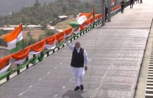पीएम मोदी ने आज चिनाब रेलवे ब्रिज का किया उद्घाटन, फिर कश्मीर की वंदे भारत को हरी झंडी दिखा किया रवाना