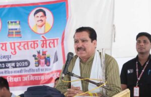 पुस्तक केवल पठन नहीं, सोच की नींव होती है : मंत्री टेटवाल