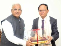 राज्यपाल मंगुभाई पटेल से प्रधानमंत्री के प्रमुख सचिव डॉ. पी.के. मिश्रा की सौजन्य भेंट