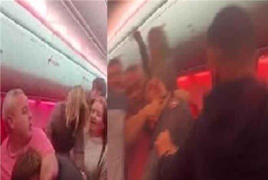 30 हजार फीट पर उड़ान बनी अखाड़ा! यात्रियों के बीच खूनी झड़प, बेल्जियम में इमरजेंसी लैंडिंग