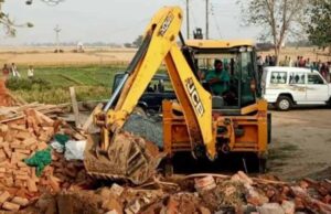 जिला प्रशासन की बड़ी कार्रवाई, एमवाय अस्पताल के पीछे 20 हजार वर्गफीट सरकारी जमीन से अतिक्रमण हटाया