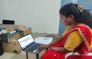 आधार से जुड़ी सेवाएं उपलब्ध करा आत्मनिर्भर बनी संगीता सिंह