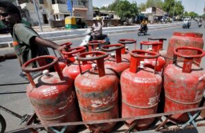 एमपी में LPG संकट: रायसेन में सिलेंडर लेकर चक्काजाम, बुकिंग सर्वर ठप, 7-8 दिन में भी सप्लाई नहीं