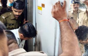 चलती ट्रेन के वॉशरूम में जज की पत्नी की मौत, स्टेशन पर पति का इंतजार, मोबाइल लोकेशन से ट्रेन रोकी