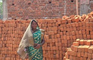 बिहान से जुड़कर भगवती की बदली किस्मत, ईंट निर्माण और किराना व्यवसाय से बनीं ‘लखपति दीदी’