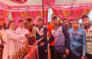 उप मुख्यमंत्री ने क्रिकेट खिलाड़ियों का किया उत्साहवर्धन