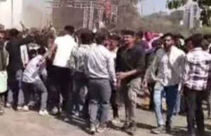 होली उत्सव में मचा हड़कंप: मधुमक्खियों के हमले से सहमे छात्र