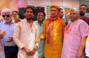 होली के रंग में कांग्रेसी नेता: जीतू पटवारी ने दिग्विजय सिंह को लगाया गुलाल, मस्ती का माहौल