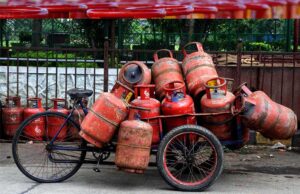 गैस संकट के बीच सरकार का बड़ा फैसला, PNG कनेक्शन वाले घरों को नहीं मिलेगा LPG सिलेंडर