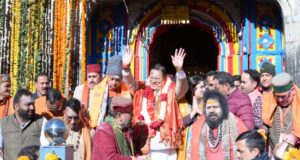 केदारनाथ धाम के कपाट खुले, महादेव के जयकारे से गूंज उठा वातावरण, हुई पुष्प वर्षा