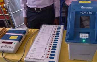 EVM के बटन पर गोंद या परफ्यूम लगाने पर होगी सख्त कार्रवाई, बंगाल चुनाव से पहले EC का अलर्ट