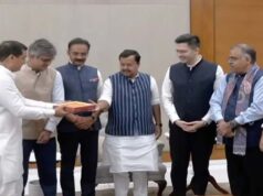 बीजेपी में शामिल हुए राघव चड्ढा, राज्यसभा सांसद राघव चड्ढा, संदीप पाठक और अशोक मित्तल, नितिन नवीन ने खिलाई मिठाई