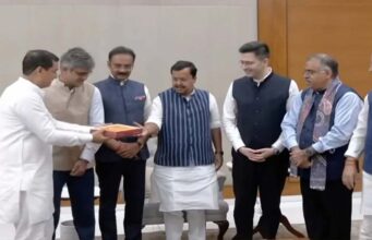 बीजेपी में शामिल हुए राघव चड्ढा, राज्यसभा सांसद राघव चड्ढा, संदीप पाठक और अशोक मित्तल, नितिन नवीन ने खिलाई मिठाई