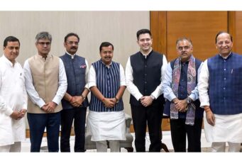 AAP को बड़ा झटका, 7 बागी सांसदों की बीजेपी में एंट्री को मिली सभापति की मंजूरी