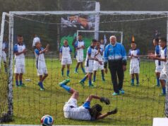 पीएम मोदी ने फुटबॉल मैच में गोल के बाद खिलाड़ियों के साथ मनाया जश्न, देखिए तस्वीरें