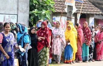 बंगाल में 18% वोटिंग, ममता ने गड़बड़ी का आरोप लगाया, नादिया में BJP कार्यकर्ता पर हमला