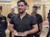 फिट लग रहा हूं ना?’ NSG जवानों संग धोनी का मजेदार अंदाज वायरल, चेपॉक वापसी पर बढ़ी चर्चा
