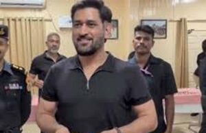 फिट लग रहा हूं ना?’ NSG जवानों संग धोनी का मजेदार अंदाज वायरल, चेपॉक वापसी पर बढ़ी चर्चा