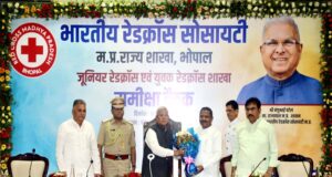 विद्यार्थियों को रेडक्रॉस के सिद्धांतों से करें संस्कारित: राज्यपाल पटेल