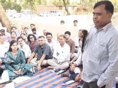 रीवा कलेक्टर का अनोखा दौरा, 42 अफसरों संग नॉन-एसी बस से गांव पहुंचे; टिकुरी में लगाई चौपाल