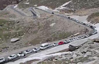 पहाड़ों पर पर्यटकों का सैलाब, हिमाचल से उत्तराखंड तक महाजाम; 50 किमी में लग रहे 8 घंटे