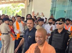 बस्तर पहुंचे CM योगी, मुख्यमंत्री साय ने किया गर्मजोशी से स्वागत