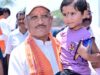 CM साय का स्नेहिल अंदाज: नन्हीं मानविका को गोद में उठाकर पहनाया चश्मा, बढ़ाया हौसला