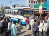 राजगढ़ में अनाज गायब होने पर मजदूर का हंगामा, सड़क पर धरने पर बैठकर रोकी बस
