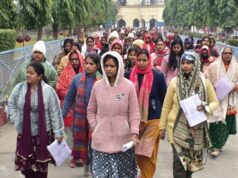 UPSC Prelims में अभ्यर्थियों की अग्निपरीक्षा! तपती जमीन पर नंगे पैर पहुंचे एग्जाम सेंटर