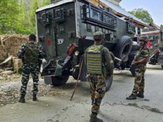 श्रीनगर में बड़ी कार्रवाई: नाका चेकिंग के दौरान 2 संदिग्ध आतंकी गिरफ्तार, हथियार और LeT पोस्टर बरामद