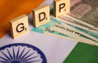 GDP में गिरावट के संकेत, फिर भी भारत की रफ्तार बरकरार; अर्थव्यवस्था से जुड़ी आई मिश्रित खबर