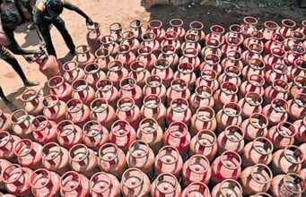 LPG 5KG सिलेंडर की कीमतों में 261 रुपये की बढ़ोतरी, प्रवासी मजदूरों पर महंगाई का बड़ा असर