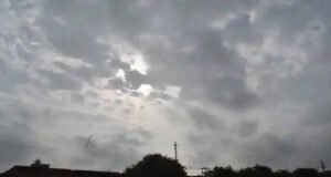 तेज आंधी-बारिश से बदला मौसम, यूपी से उत्तराखंड-पंजाब तक दिन में छाया अंधेरा