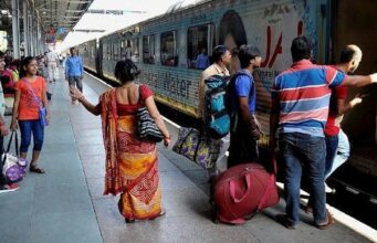 वेटिंग टिकट यात्रियों के लिए खुशखबरी! अब चलती ट्रेन में भी बुक कर सकेंगे कन्फर्म सीट