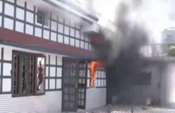 विकासनगर हिंसा: युवक की मौत के बाद भड़का बवाल, आरोपी का घर फूंका, इंटरनेट सेवा बंद