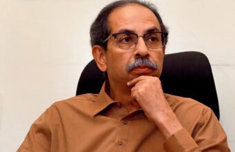 बड़े संकट में उद्धव ठाकरे! 20 विधायकों को बचाने की कवायद तेज, आज होगी अहम बैठक
