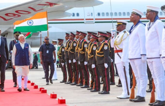 तीन दिवसीय दौरे पर सेशल्स पहुंचे PM मोदी, राष्ट्रपति पैट्रिक हर्मिनी ने किया भव्य स्वागत