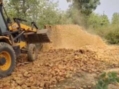 वन भूमि पर अवैध कब्जों पर बड़ी कार्रवाई, प्रशासन ने 34 मकानों पर चलाया बुलडोजर