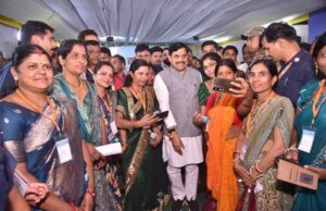 मुख्यमंत्री डॉ. यादव ने कुकरू में कृष्णा आजीविका स्व-सहायता समूह की महिलाओं से किया आत्मीय संवाद