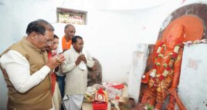 मुख्यमंत्री ख्यमंत्री विष्णुदेव साय ने ऐतिहासिक चतुर्भुज विष्णु मंदिर में की पूजा-अर्चना, प्रदेश की सुख-समृद्धि की कामना